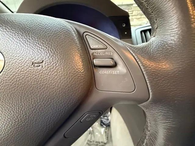 2015 INFINITI Q40 Standard