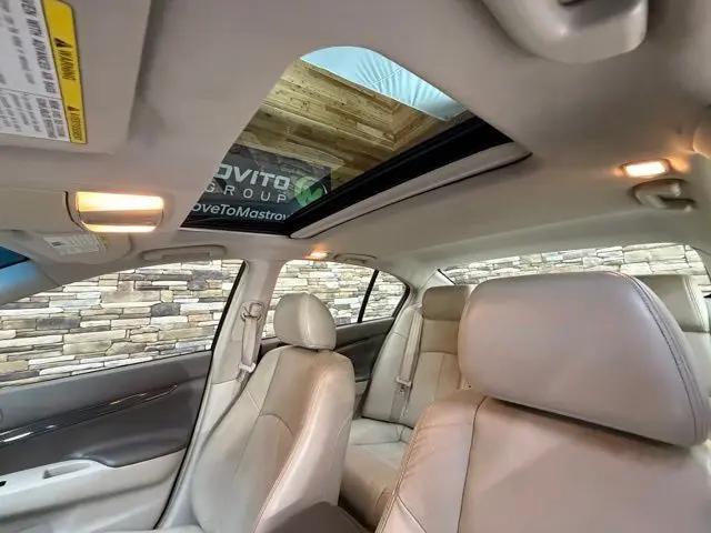 2015 INFINITI Q40 Standard
