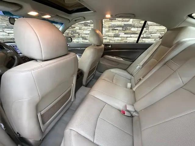 2015 INFINITI Q40 Standard