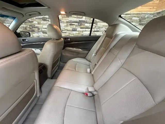 2015 INFINITI Q40 Standard