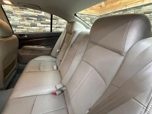 2015 INFINITI Q40 Standard