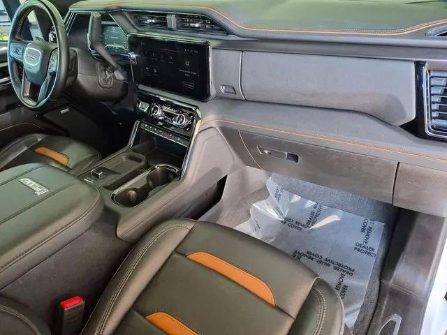 2024 GMC Sierra 2500HD 4WD Crew Cab Standard Bed AT4