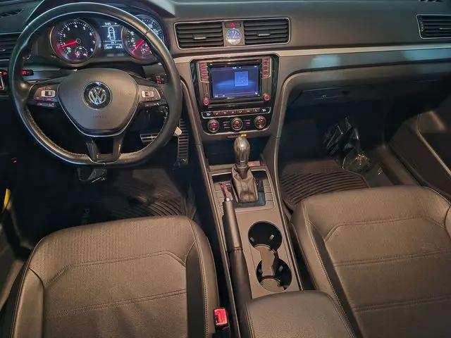 2017 Volkswagen Passat 1.8T R-Line