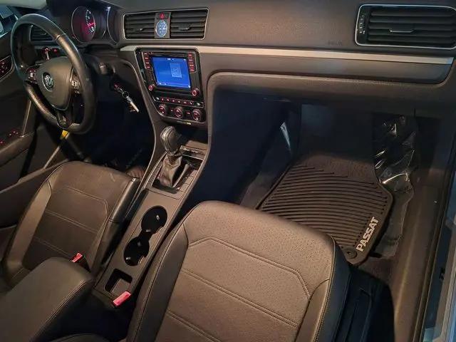 2017 Volkswagen Passat 1.8T R-Line
