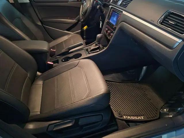 2017 Volkswagen Passat 1.8T R-Line