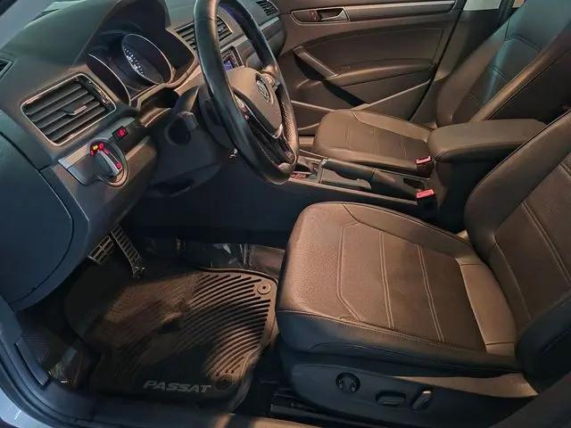 2017 Volkswagen Passat 1.8T R-Line