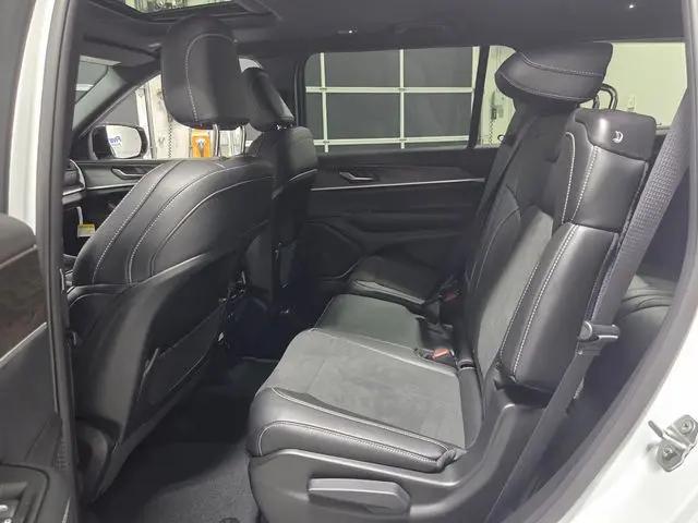 2026 Jeep Grand Cherokee L Altitude 4x2