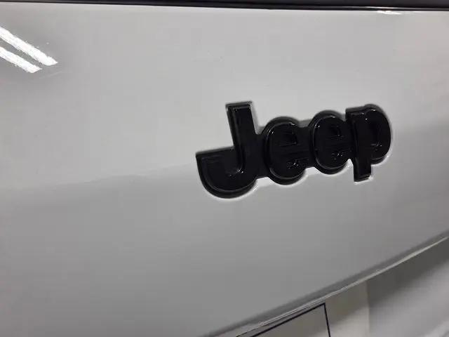 2026 Jeep Grand Cherokee L Altitude 4x2