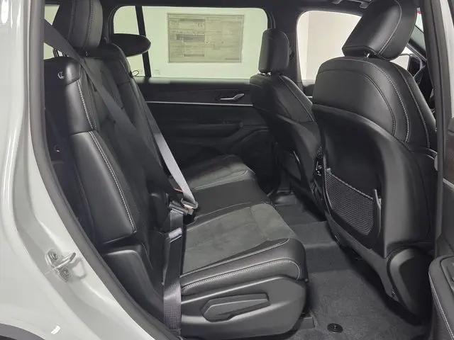2026 Jeep Grand Cherokee L Altitude 4x2