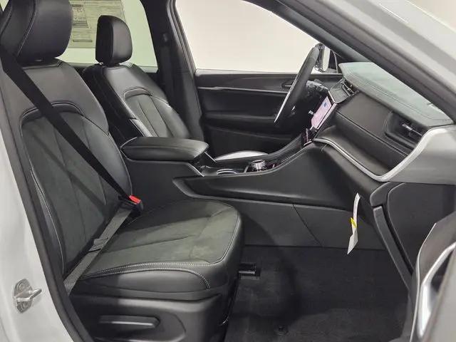 2026 Jeep Grand Cherokee L Altitude 4x2