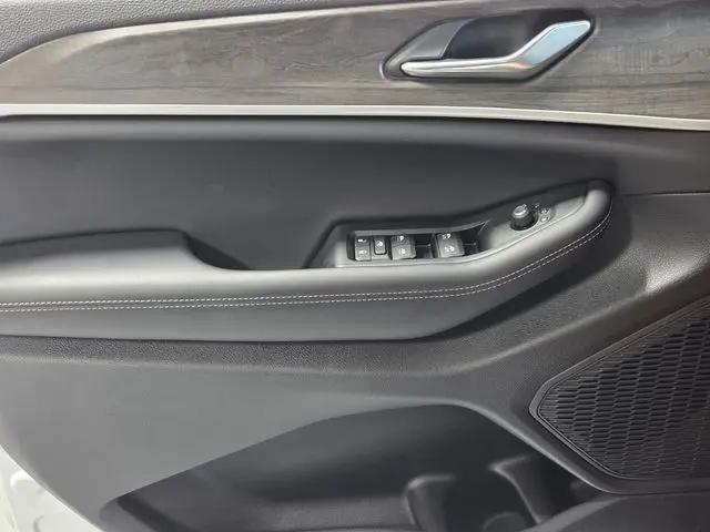 2026 Jeep Grand Cherokee L Altitude 4x2