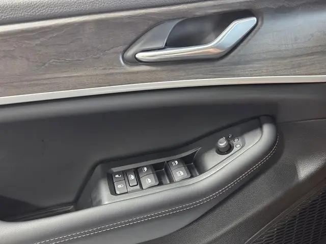 2026 Jeep Grand Cherokee L Altitude 4x2