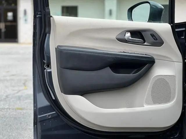 2021 Chrysler Pacifica Touring L