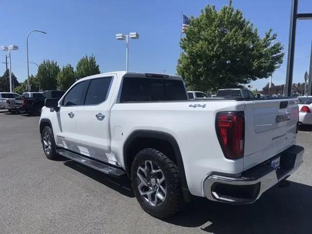 2022 GMC Sierra 1500 4WD Crew Cab Short Box SLT