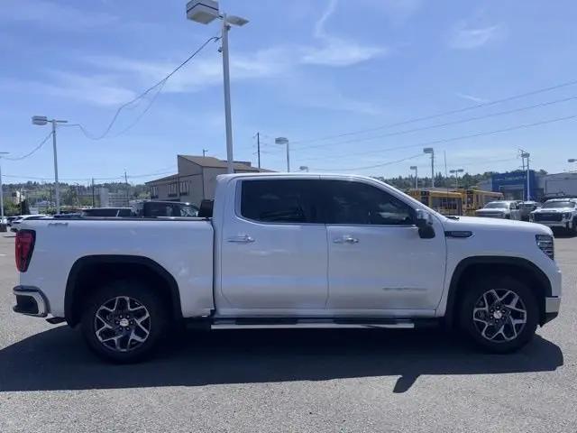 2022 GMC Sierra 1500 4WD Crew Cab Short Box SLT