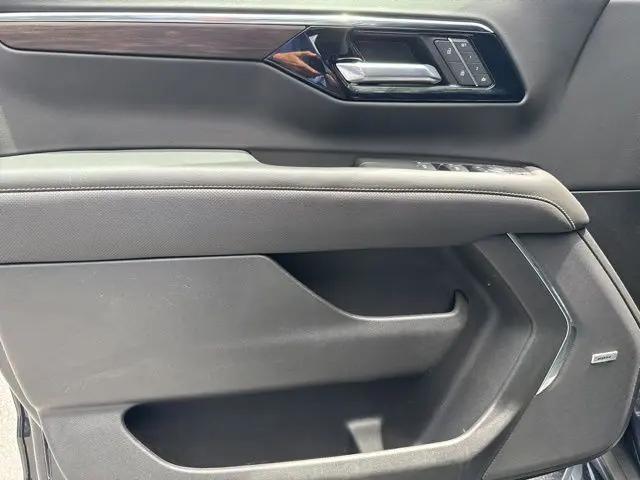 2025 Chevrolet Suburban 4WD Premier