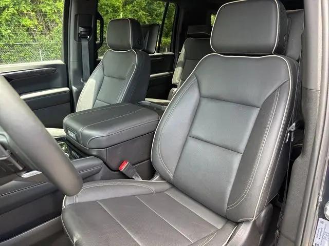2025 Chevrolet Suburban 4WD Premier