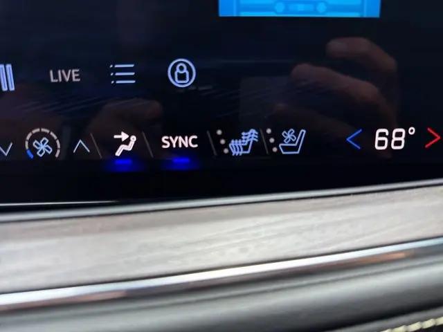 2025 Chevrolet Suburban 4WD Premier