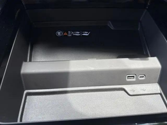 2025 Chevrolet Suburban 4WD Premier