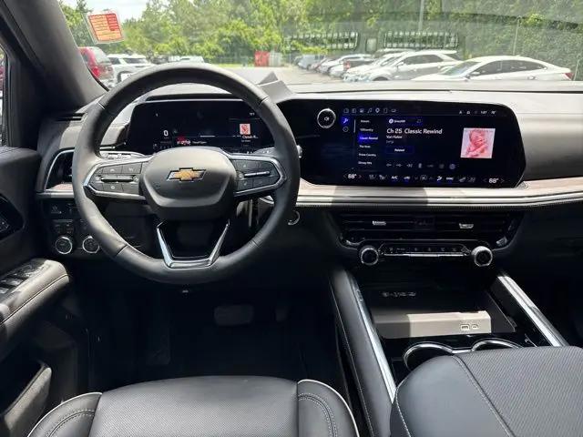 2025 Chevrolet Suburban 4WD Premier