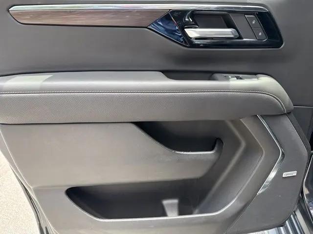 2025 Chevrolet Suburban 4WD Premier