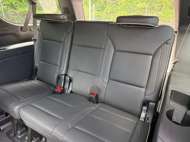 2025 Chevrolet Suburban 4WD Premier
