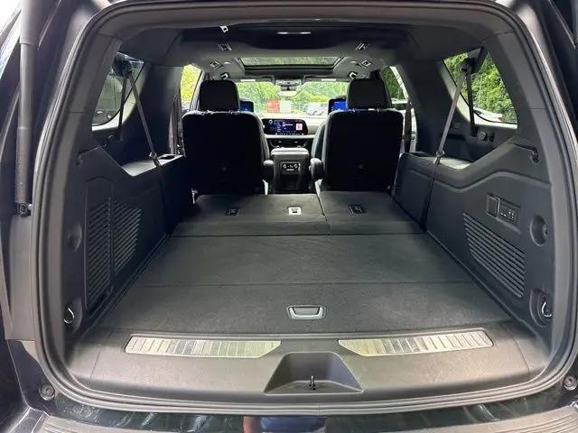 2025 Chevrolet Suburban 4WD Premier