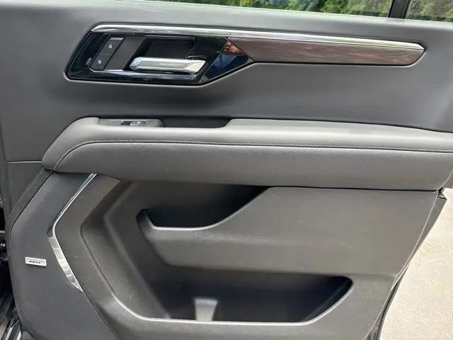 2025 Chevrolet Suburban 4WD Premier