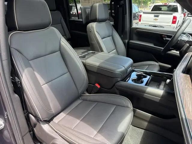 2025 Chevrolet Suburban 4WD Premier