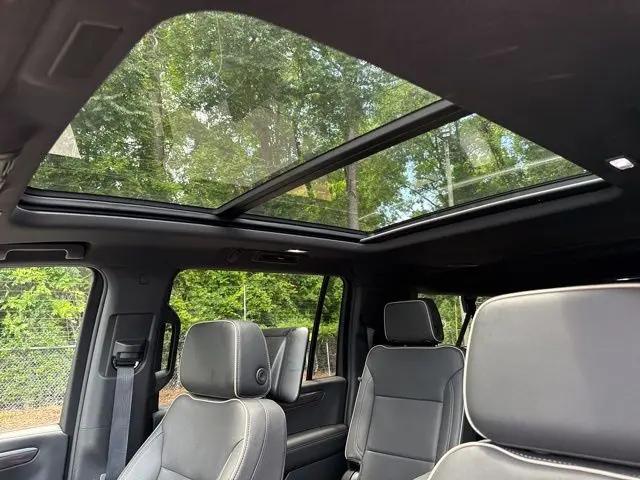 2025 Chevrolet Suburban 4WD Premier