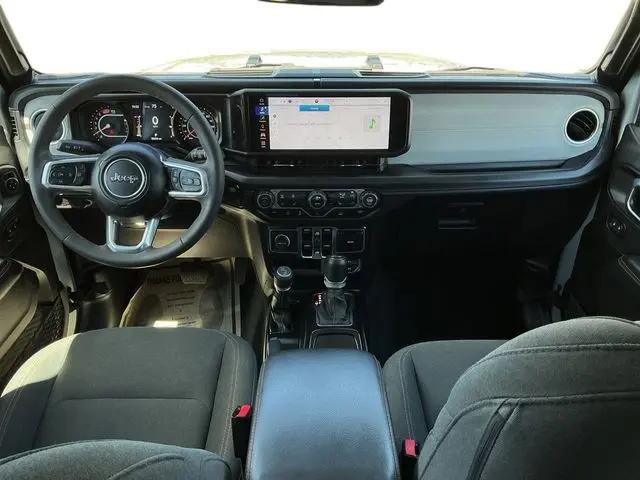 2024 Jeep Wrangler 4-Door Sahara 4x4