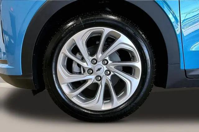 2027 Chevrolet Bolt LT FWD