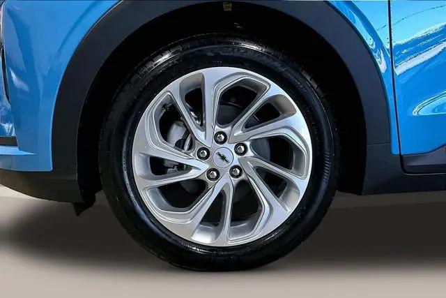 2027 Chevrolet Bolt LT FWD