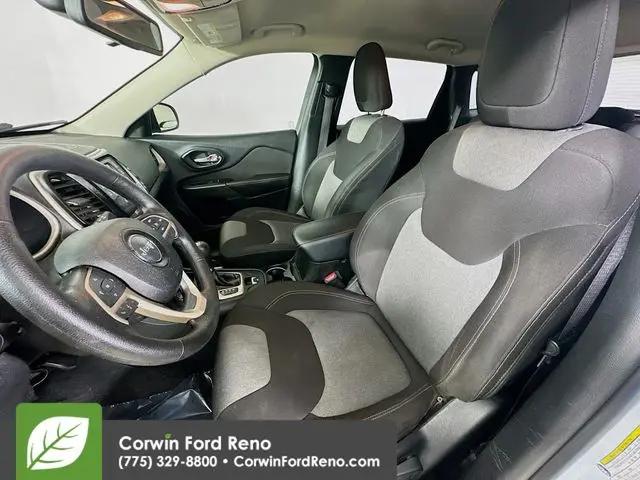 2016 Jeep Cherokee Sport