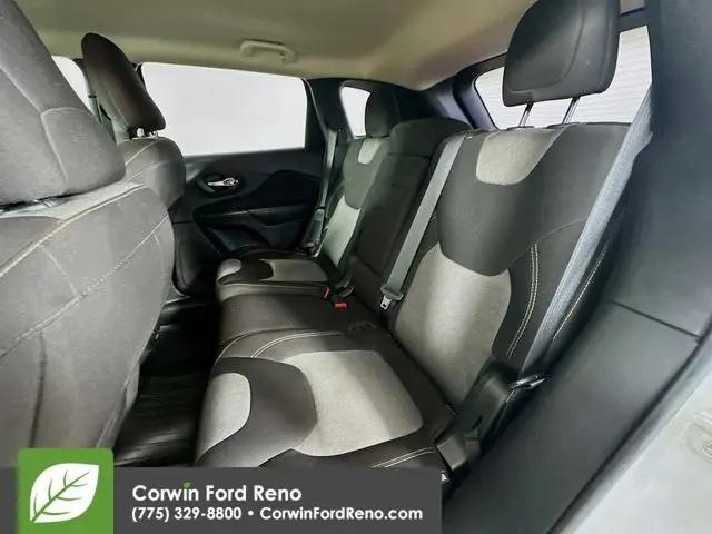 2016 Jeep Cherokee Sport