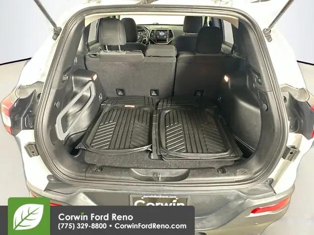 2016 Jeep Cherokee Sport