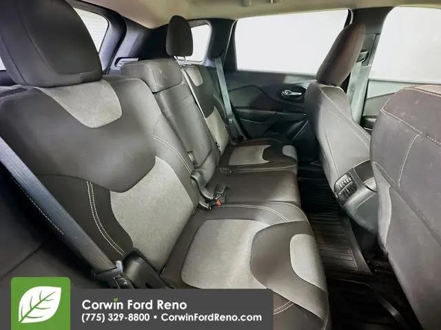 2016 Jeep Cherokee Sport