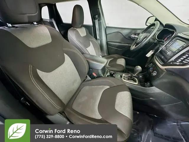 2016 Jeep Cherokee Sport