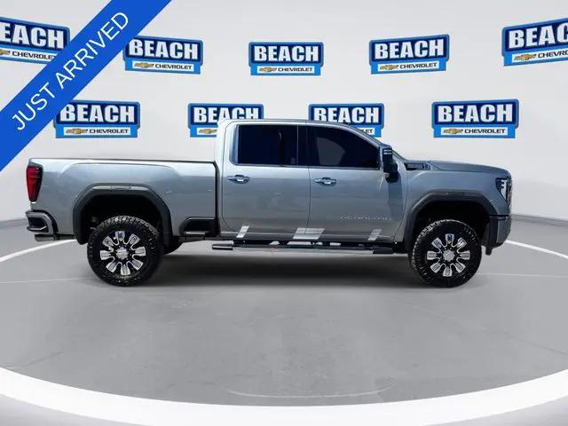 2024 GMC Sierra 2500HD 4WD Crew Cab Standard Bed Denali