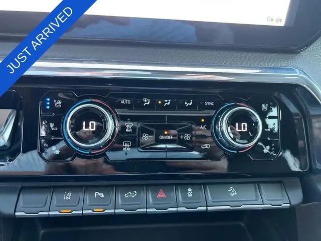 2024 GMC Sierra 2500HD 4WD Crew Cab Standard Bed Denali