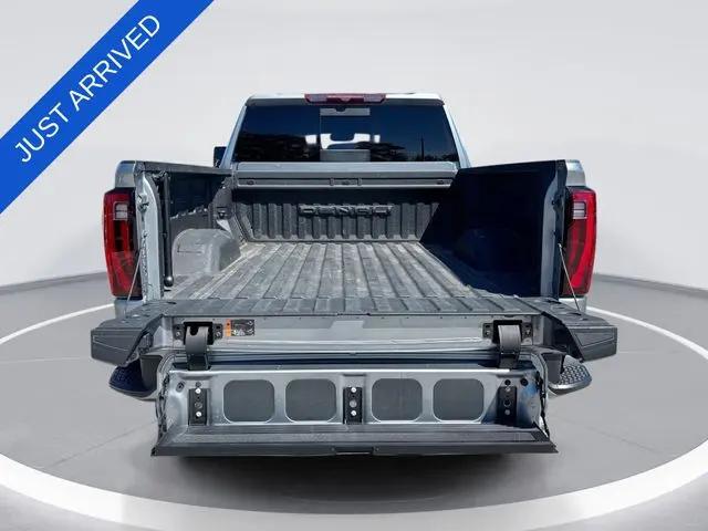 2024 GMC Sierra 2500HD 4WD Crew Cab Standard Bed Denali
