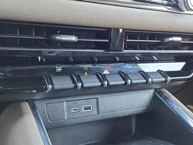 2023 GMC Canyon 4WD Crew Cab Short Box Denali