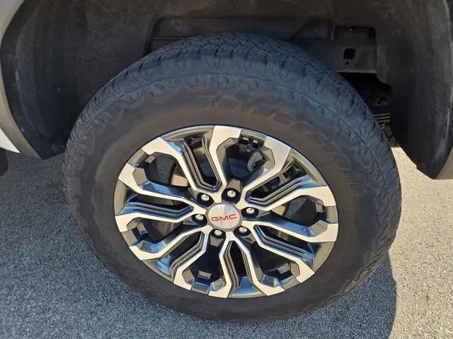 2023 GMC Canyon 4WD Crew Cab Short Box Denali
