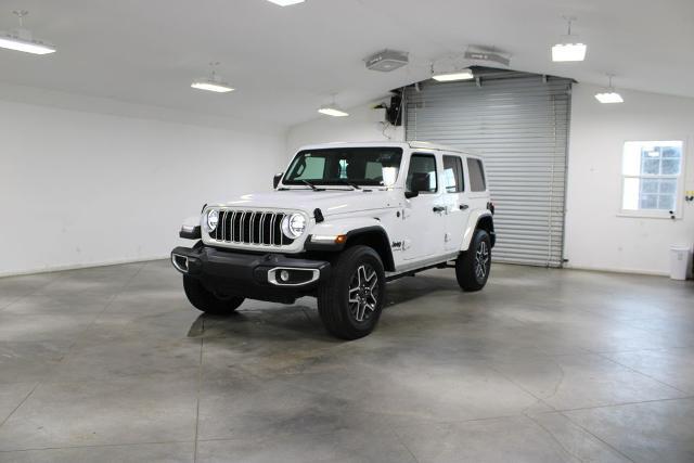 2025 Jeep Wrangler 4-Door Sahara 4x4