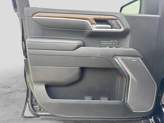 2022 Chevrolet Silverado 1500 4WD Crew Cab Short Bed High Country