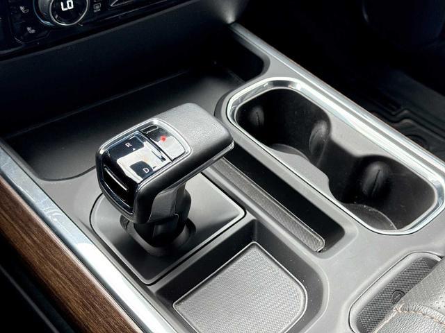 2022 Chevrolet Silverado 1500 4WD Crew Cab Short Bed High Country