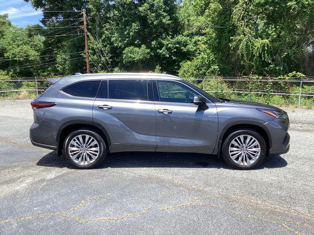 2024 Toyota Highlander Platinum