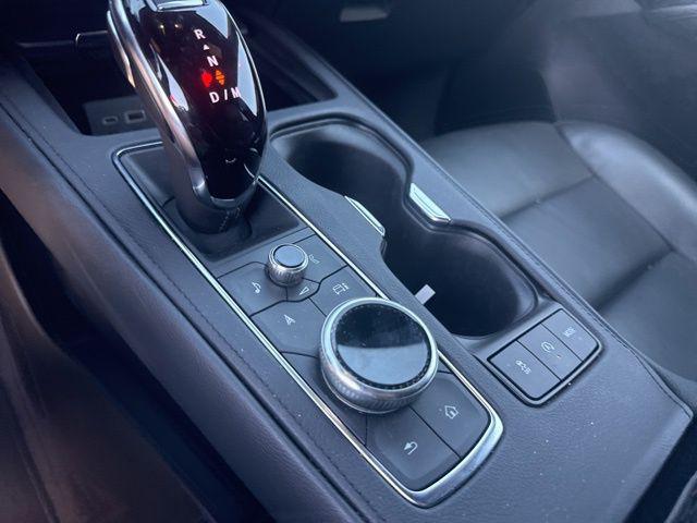 2025 Cadillac XT4 FWD Premium Luxury