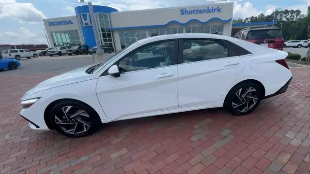 2024 Hyundai Elantra Limited