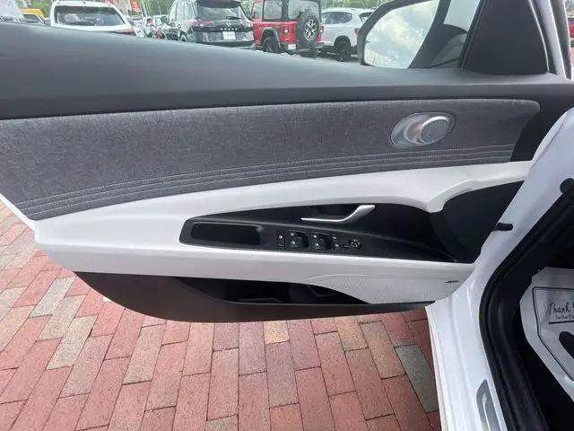 2024 Hyundai Elantra Limited